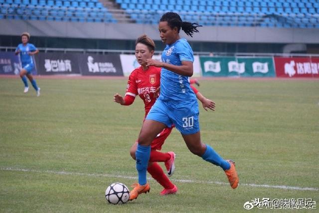 意天空：加比亚因女儿出生今天缺席训练，明日正常归队