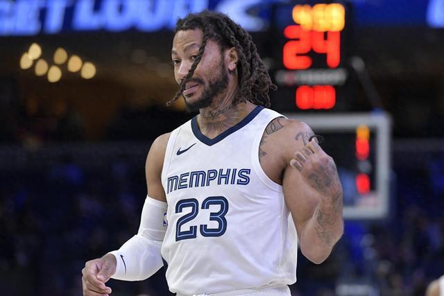 闫鹏飞22+12上海2-1晋级八强 首钢4人被驱逐